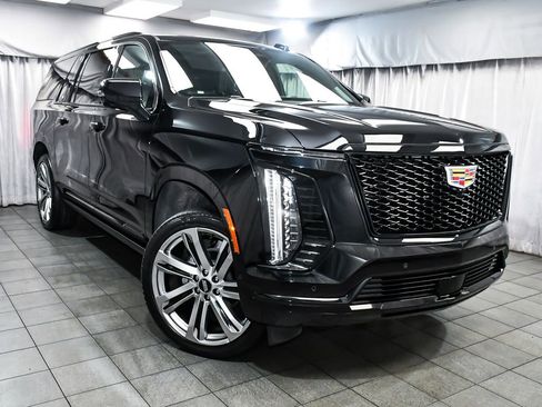 Used 2026 Cadillac Escalade ESV Platinum Sport AWD/4WD image 3
