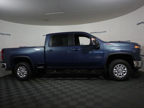 Used 2025 Chevrolet Silverado 2500 LT w/ Safety Package AWD/4WD image 4