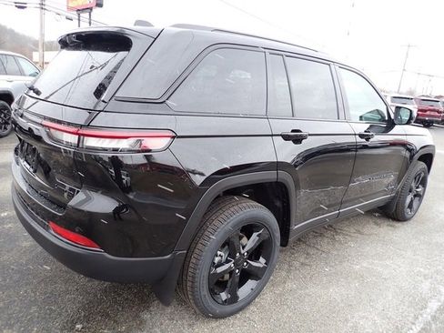 New 2025 Jeep Grand Cherokee Limited w/ Luxury Tech Group II image 7