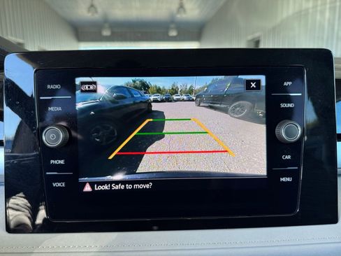 Used 2025 Volkswagen Taos SE image 17