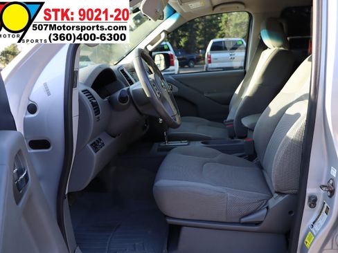 Used 2016 Nissan Frontier SV image 12