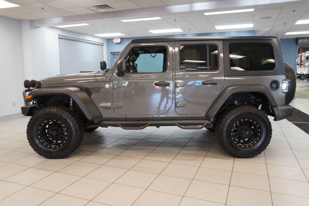 Used 2018 Jeep Wrangler Unlimited Sport AWD/4WD image 2