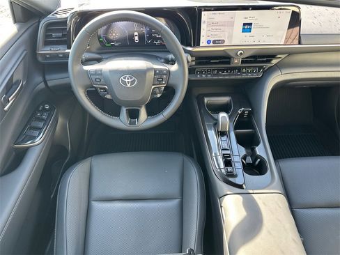 Used 2026 Toyota Crown XLE image 23