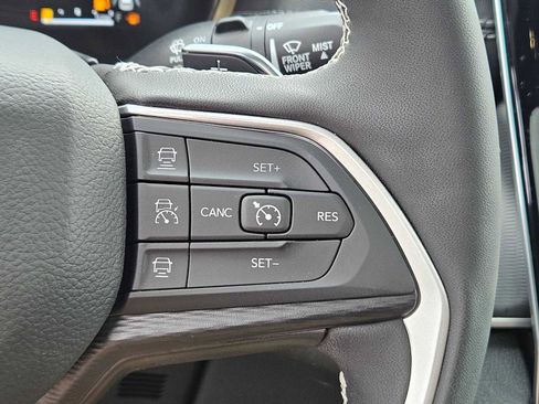 Used 2025 Jeep Grand Cherokee Laredo X w/ Luxury Tech Group I image 21