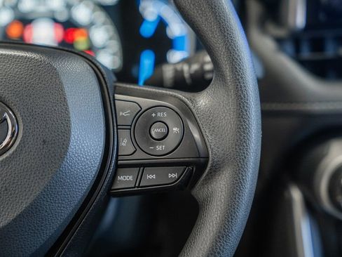 Used 2025 Toyota RAV4 XLE image 27