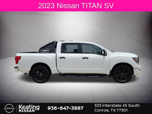 Used 2023 Nissan Titan SV w/ SV Convenience Package RWD image 2