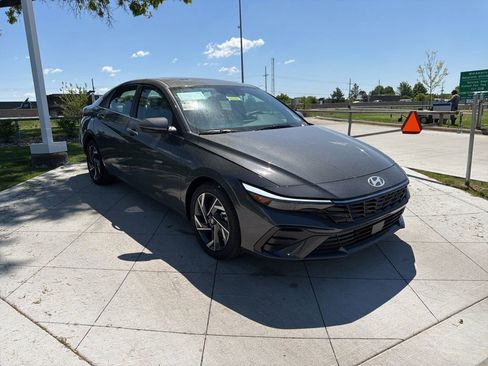 New 2026 Hyundai Elantra Limited FWD image 7