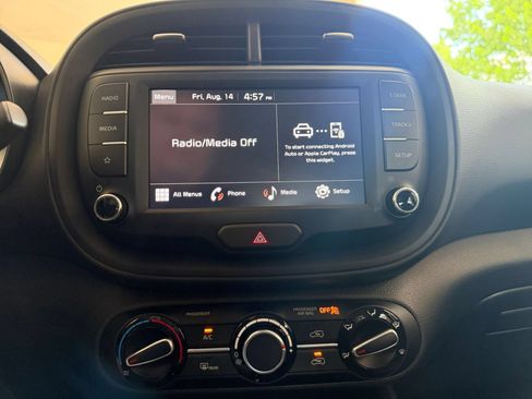 Used 2025 Kia Soul LX w/ LX Technology Package FWD image 17