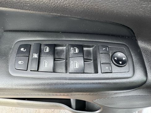 Used 2019 Jeep Grand Cherokee Altitude image 14