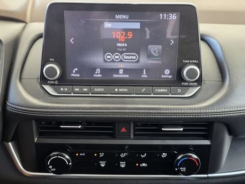 Used 2023 Nissan Rogue S FWD image 14