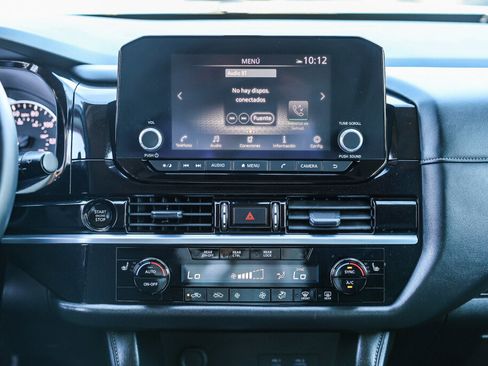 Used 2025 Nissan Pathfinder SV image 3