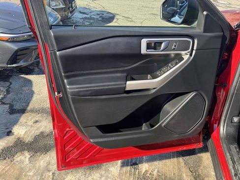 Used 2022 Ford Explorer XLT w/ Equipment Group 202A image 14