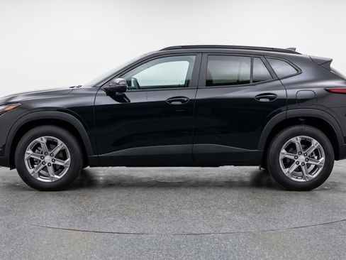 Used 2025 Chevrolet Blazer LT FWD image 5
