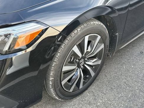 Used 2022 Honda Civic EX-L image 4