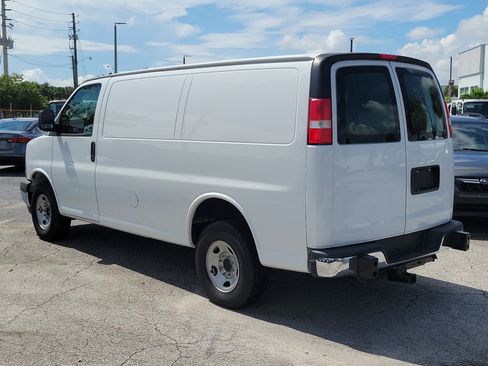 Used 2020 GMC Savana 2500 w/ Driver Convenience Package RWD image 3