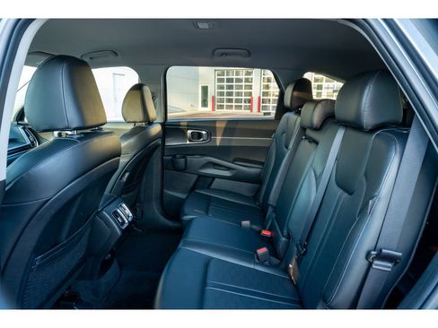 Used 2024 Kia Sorento S FWD image 13