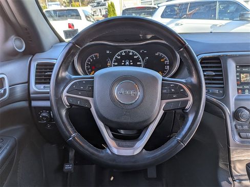 Used 2021 Jeep Grand Cherokee Laredo image 13