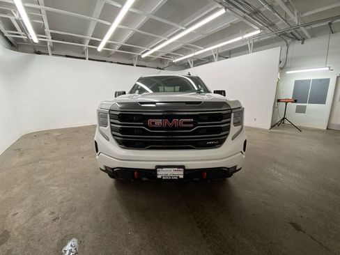 Used 2022 GMC Sierra 1500 AT4 w/ AT4 Preferred Package image 9
