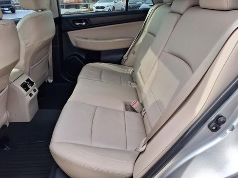 Used 2017 Subaru Outback 2.5i Limited image 9