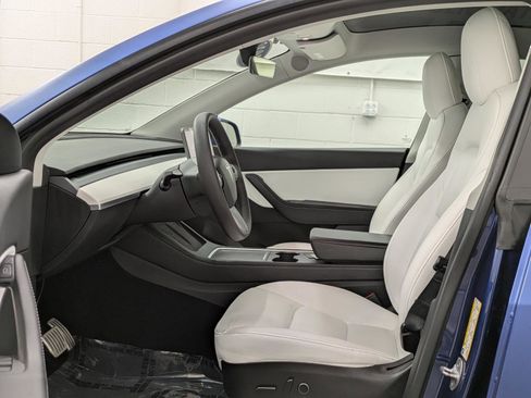 Used 2022 Tesla Model Y Performance image 3