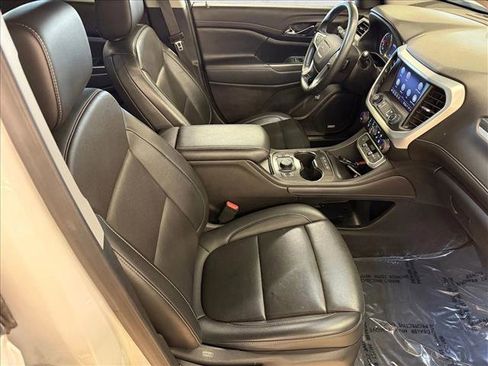 Used 2023 GMC Acadia SLT image 25