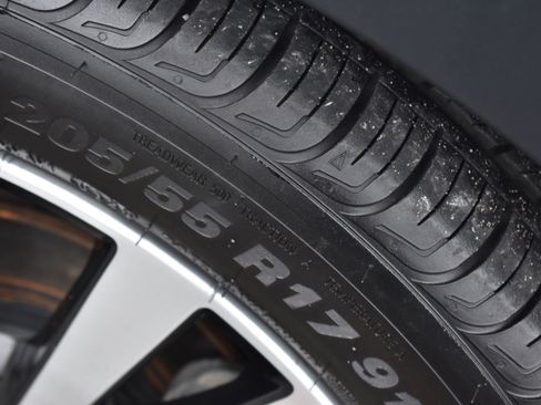 Used 2019 Nissan Kicks SR w/ Exterior Package image 11