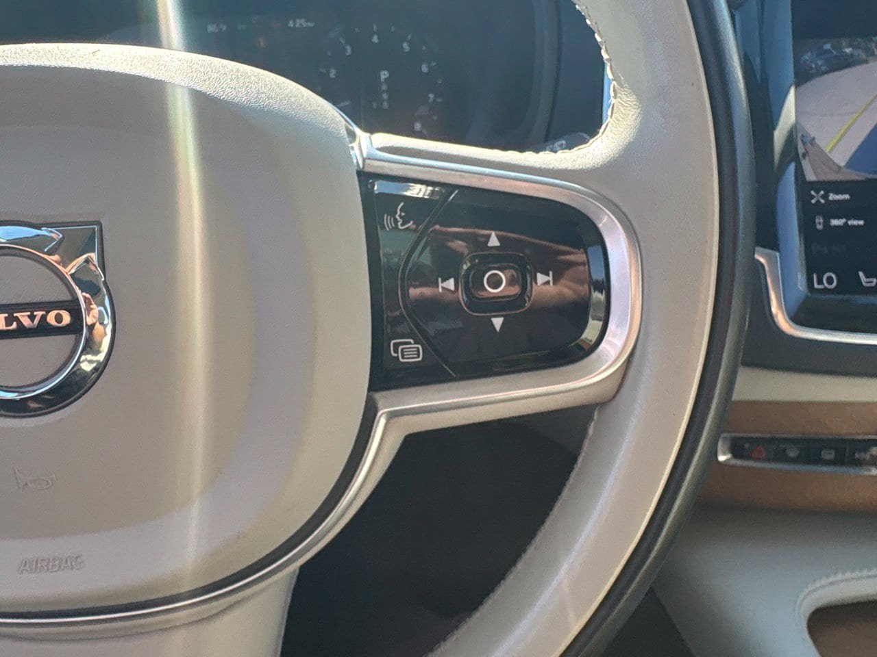 Used 2021 Volvo XC90 T6 Momentum w/ Advanced Package AWD/4WD image 25