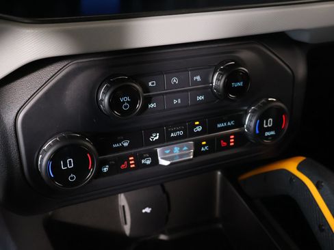 Used 2023 Ford Bronco Badlands AWD/4WD image 8