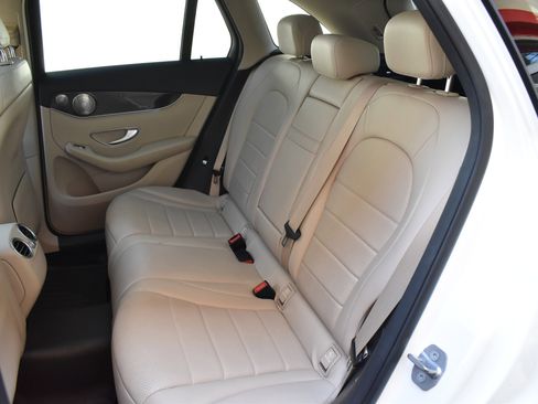 Used 2017 Mercedes-Benz GLC 300 4MATIC image 23