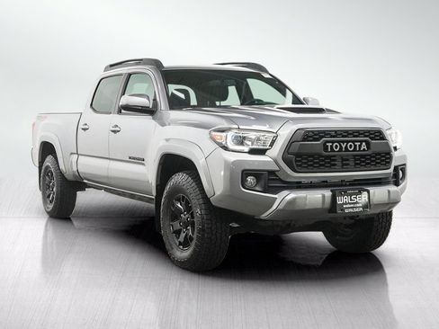 Used 2017 Toyota Tacoma TRD Sport w/ Premium & Technology Package AWD/4WD image 7