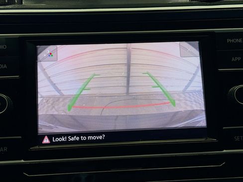 Used 2019 Volkswagen Tiguan S image 16