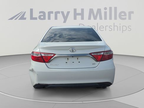 Used 2017 Toyota Camry SE FWD image 4