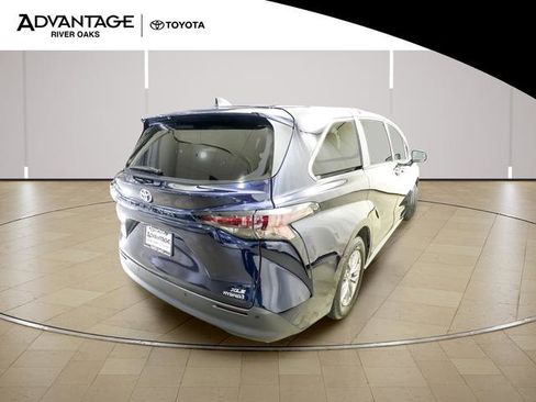 Certified 2024 Toyota Sienna XLE AWD/4WD image 7