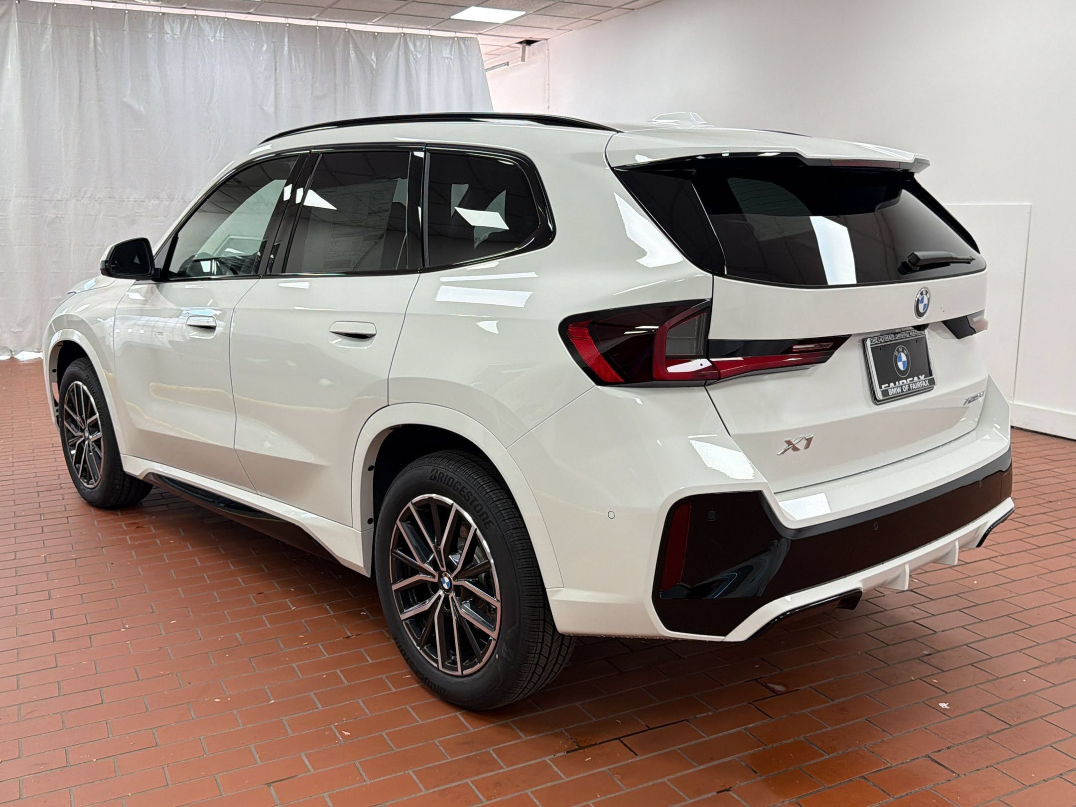 Used 2026 BMW X1 xDrive28i w/ Technology Package AWD/4WD image 3