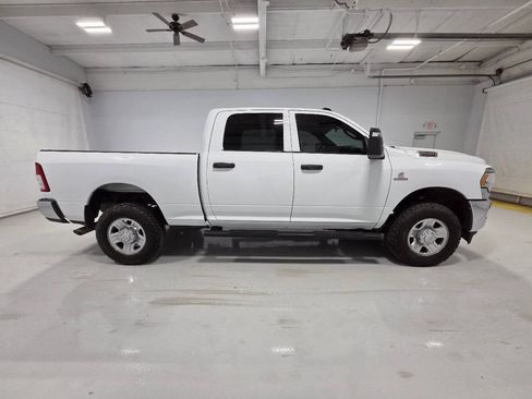 Used 2024 RAM 2500 Tradesman w/ Chrome Appearance Group AWD/4WD image 9