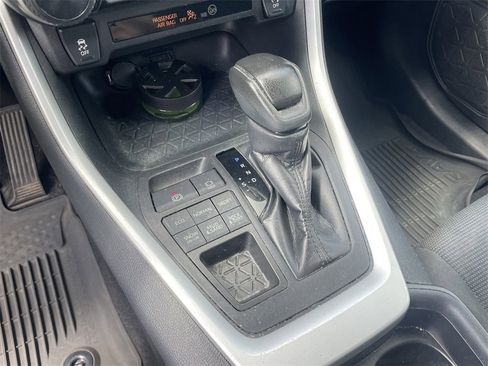 Used 2021 Toyota RAV4 LE image 20