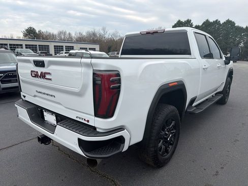 Used 2025 GMC Sierra 2500 AT4 image 2
