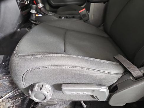 Used 2019 Jeep Wrangler Unlimited Sport AWD/4WD image 24