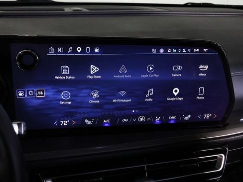 Used 2024 Chevrolet Traverse LT FWD image 19