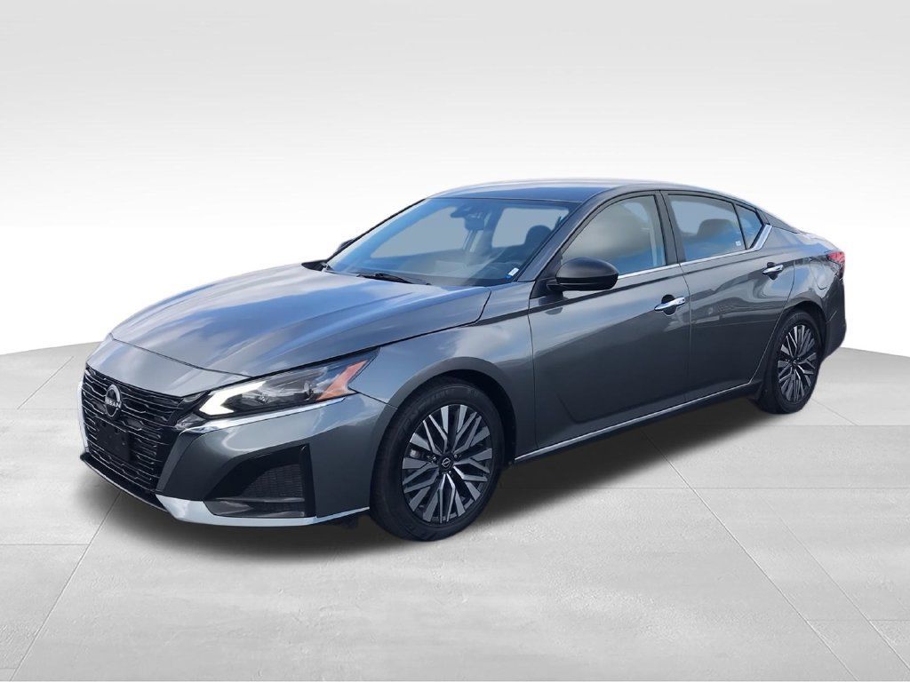 Used 2024 Nissan Altima 2.5 SV FWD image 4