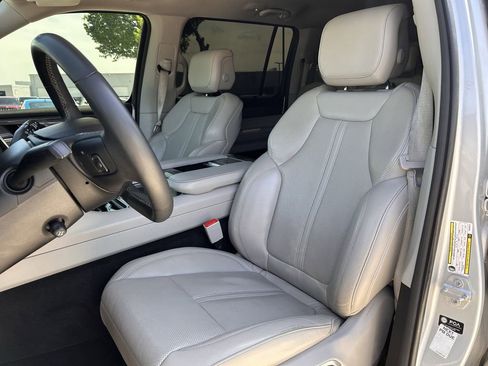 Used 2022 Jeep Wagoneer Series II RWD image 26