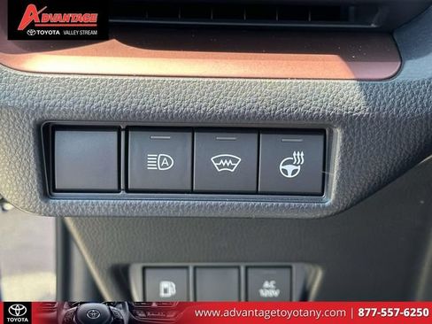 Certified 2025 Toyota Prius Plug-In Hybrid FWD image 23