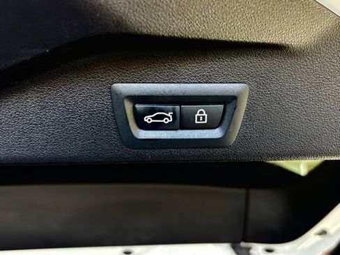 Used 2021 BMW X5 xDrive45e w/ Premium Package image 40