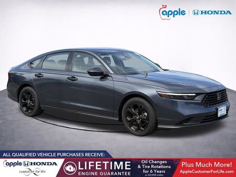 Used 2025 Honda Accord SE image 1