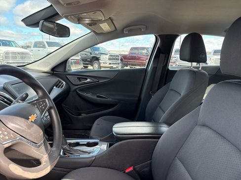 Used 2017 Chevrolet Malibu LT image 12