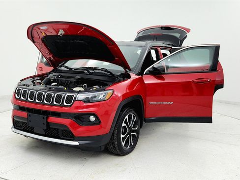 Used 2023 Jeep Compass Limited image 30