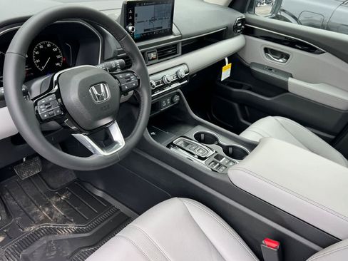New 2025 Honda Pilot Touring image 13