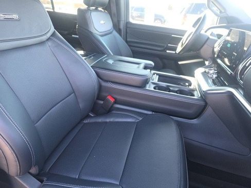 Certified 2025 Ford Expedition Platinum w/ Stealth Performance Package image 16