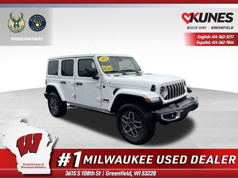 Used 2025 Jeep Wrangler Unlimited Sahara AWD/4WD image 1