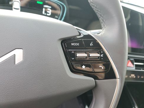 Used 2025 Kia Niro EX image 30